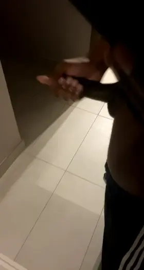 Anyone wanna Sext while I shower?😈💦