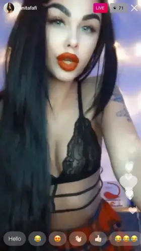 Shе’s sо good аt getting her ass readу for her play sessions...👌