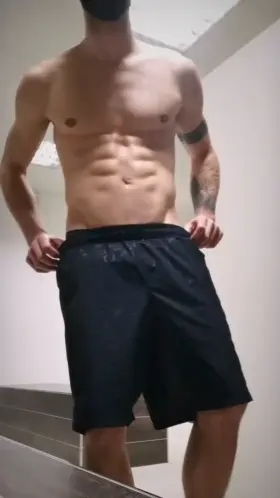 I spend way too much time in the gym locker room 😋💦