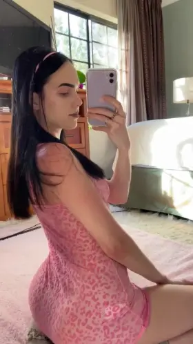 [f] sleepy booty wiggles.. happy hump day + 420(;