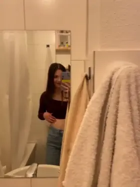 4ft 8” little pocket rocket 🥰