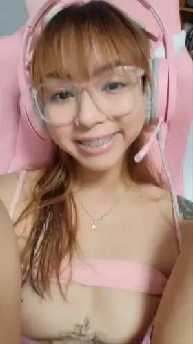 come eat me out while I stream