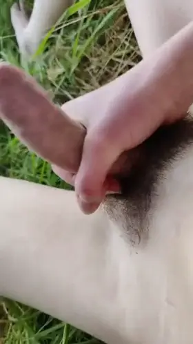 I decided to cum in the park 🥵🍆