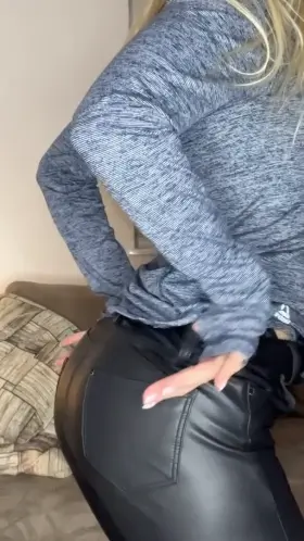 Those leatherpants were just too tight - had to take them off.. enjoy the view