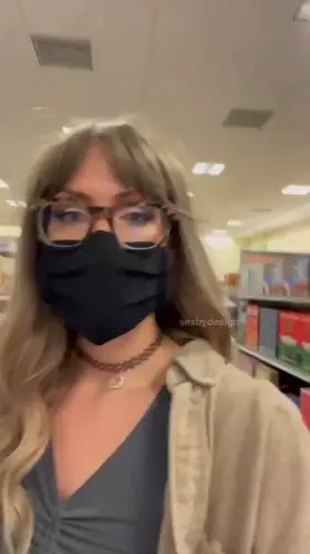 I just can’t keep these titties to myself, it’s the law 😏