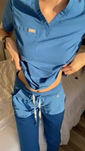 I really like showing my titties to strangers😛