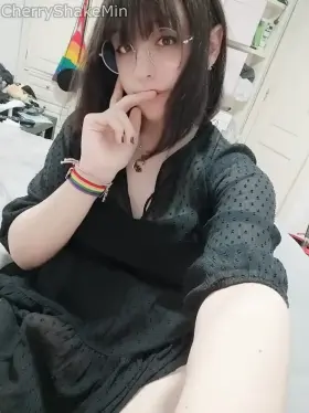 Would you like a girlfriend like this ~ ? 💞