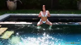 Angela White, Savannah Bond - A Double Dose Of Aussie Ass - Brazzers