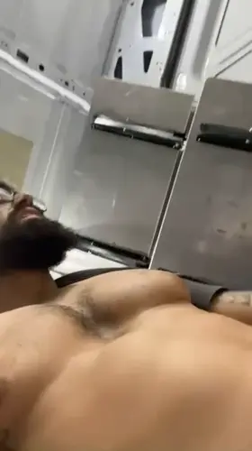 31F NH hotwife tips FedEx driver 😈