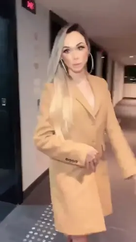 Imagine walking out of your hotel to her doing this!