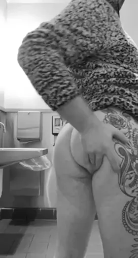 25 I’m spreading them just for you😘