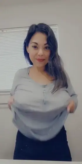 Good morning💋It's my birthday today!! How old do you think I am?