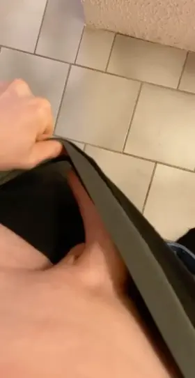 is anyone awake? [6’5” 21yo DMs open]