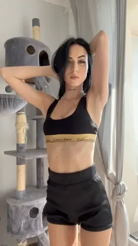 I need a man who can eat this pussy for breakfast lunch & dinner 🥵