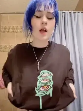 just being a cutie dancing , & flashing u bc it’s my cake day! 💕