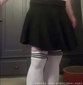 Trying on some more of my new clothes to see what I look cute in >.<