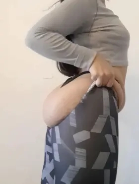 DO YOU LIKE THE WAY THESE LEGGINGS LOOK ON ME?