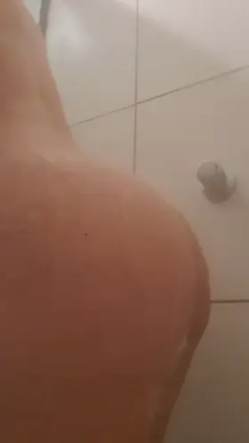 Washing my ass 💦 Would you like to help me?