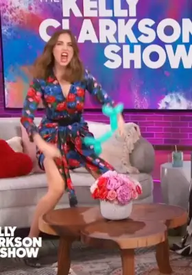 Alison Brie the hypewoman