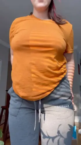 Happy cake day to me, a year or causing boners here on Reddit 😜😜 [gif]