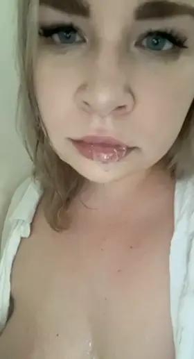 i need either a cock or ass under my mouth pls