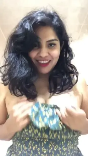 Redditor queen showing off her beautiful boobs