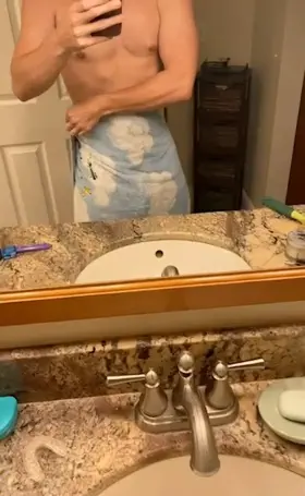 Opps my towel fell 😜😈🍆 Open DM