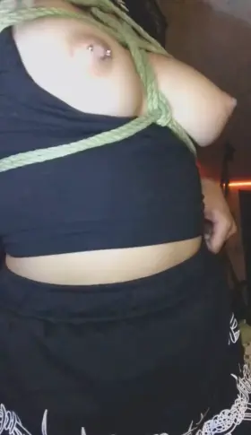 Wanna let a Filipina rope bunny play with you?💓🧶🐰