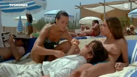Back in the days when topless was common in St-Tropez (Betty Assenza & Charlotte Kady - L'Année des méduses (FR1984)) (1/2)