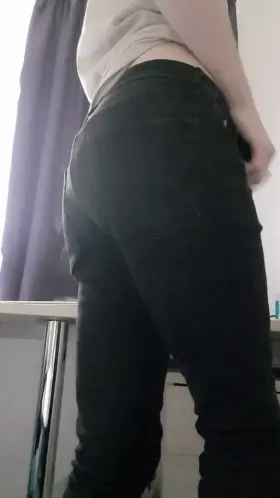 revealing my cute bussy (20)