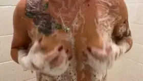 Does red nails suit me?