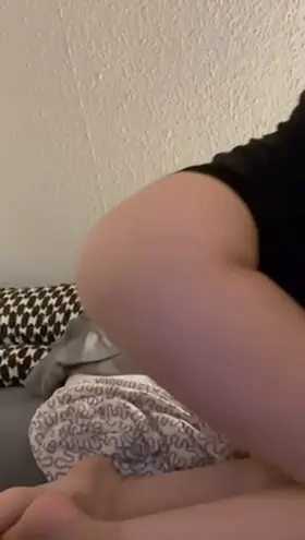 just a 19 yo lifting her ass up💋