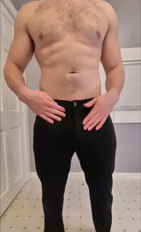 Love how well these jeans conceal my 🐓😅