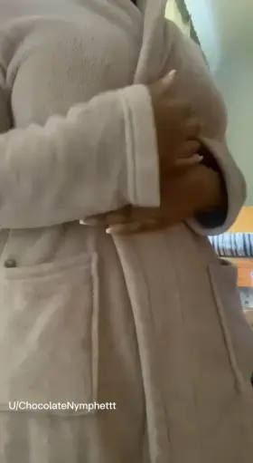 Small 4’11 frame but curvy body