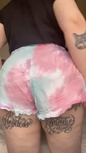 Who would help me take these off 🖤