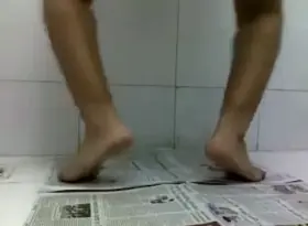 Indian girl drops a nice pile onto newspapers