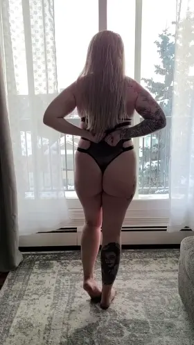 ‼️Happy Friday lovers 💋 I want to be your fuck toy ‼️ blonde Canadian babe at your service 💋 daily posts, toy play, full nudity, NO PPV ❌ only $5 to subscribe 💋 link in the comments ‼️