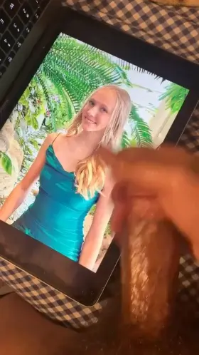 Can we get my bosses blonde daughter to 1k views 🤤🤤🤤