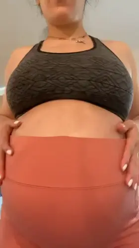 Wanna see pregnant mom getting fucked?👇OF👇