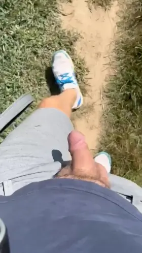 [32] walking around kik @djef89