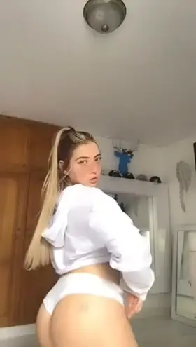 🥵💦I'm early today! Here's a booty for breakfast ;)