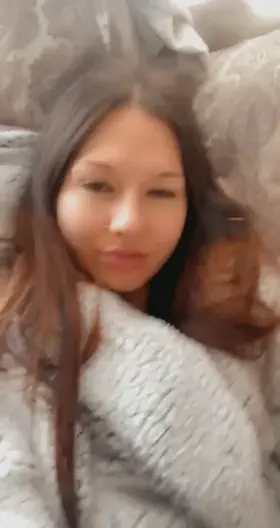 Cozy in bed & ready to fuck you 😝