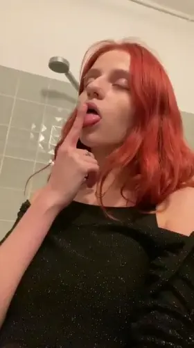 love to start the day with showing off my naked body