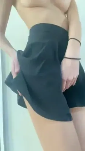 Can a 18yo girl make you hard?