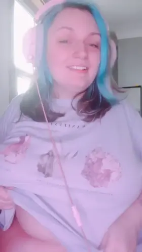 Sneaky titty drop whilst i'm in a discord call hehe