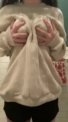 do you guys like my 34c tits? (oc)