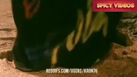 Dimple kapadia Nipslip