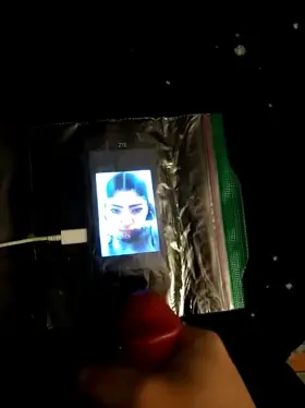 One cumtribute so far of girl ik, I want more so I can send her all at once can anybody help? Pls ive been getting flakers, kik jhorne1738