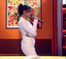 Mandy Capristo macht mit jedem Schritt den Schwanz härter