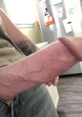 Showing off my massive fat throbbing cock in my jeans 😈🍆👖